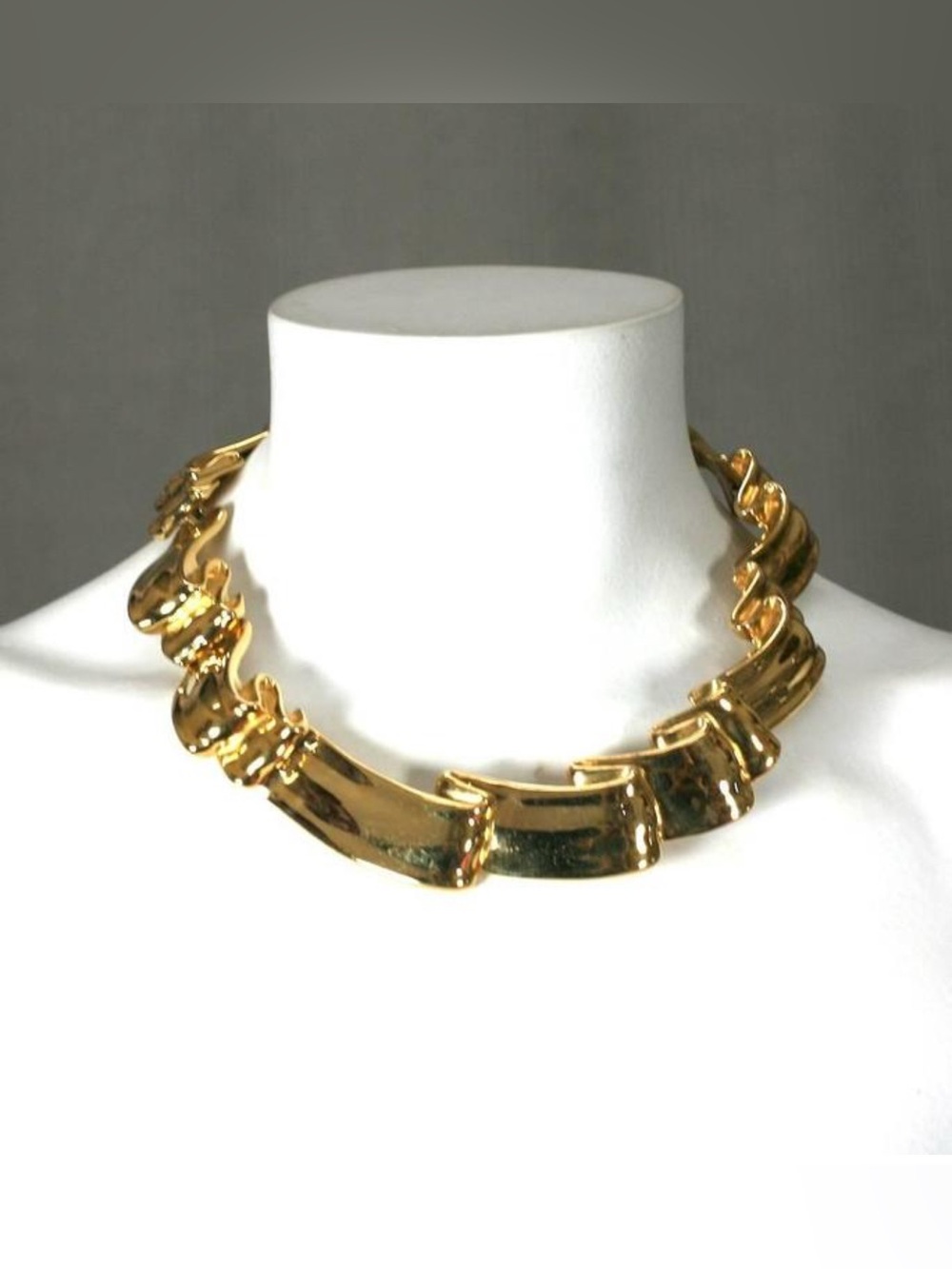 Givenchy gold tone necklace vintage EUC